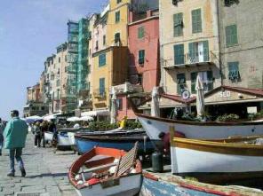 Xtrallusion photo gallery of Italy. Photos, pictures, images and photographs of the Italian Rivieras, the Italian Lakes, the Italian Alps, the Cinque Terre, the Amalfi coast and some of the most beautiful corners of Italy. Plus photos of Italian cities such as Pisa, Milan, Genoa and Rome.